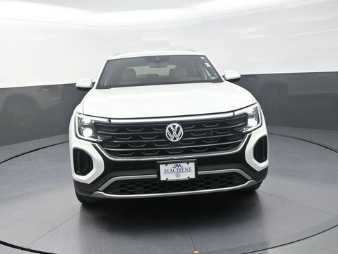 Used 2024 Volkswagen Atlas Cross Sport SE AWD/4WD image 2
