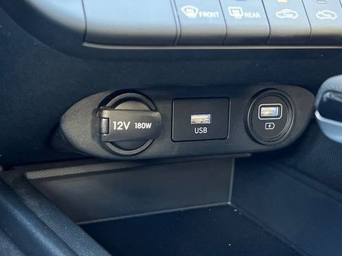 Used 2023 Hyundai Elantra SEL FWD image 35