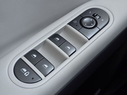 Certified 2025 Hyundai Ioniq 5 SE image 27