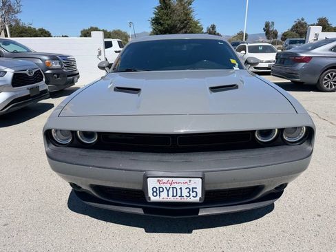 Used 2019 Dodge Challenger SXT w/ Blacktop Package RWD image 4