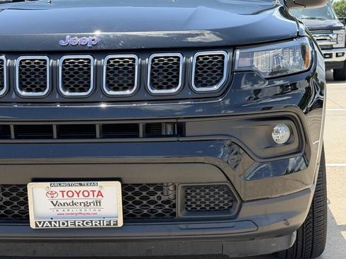 Used 2023 Jeep Compass Latitude w/ Convenience Group AWD/4WD image 9