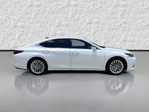 Used 2020 Lexus ES 350 Ultra Luxury w/ Accessory Package 2 FWD image 2
