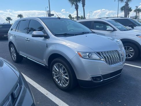 Used 2013 Lincoln MKX FWD image 5