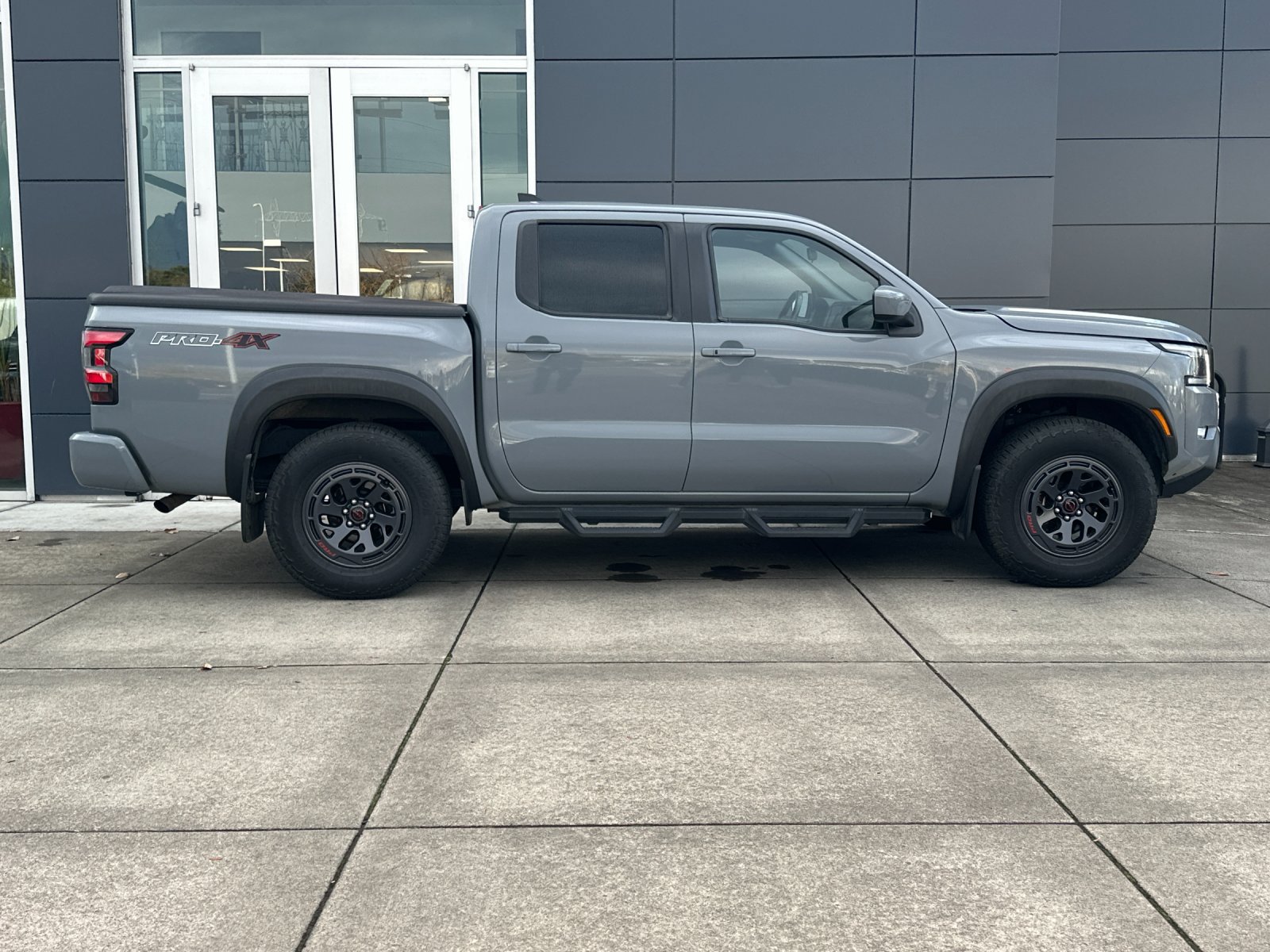 Used 2022 Nissan Frontier PRO-4X w/ Technology Package AWD/4WD image 3