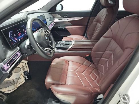 Used 2023 BMW 740i w/ Executive Package RWD image 9