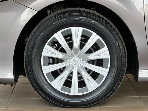 Used 2021 Toyota Camry LE image 25