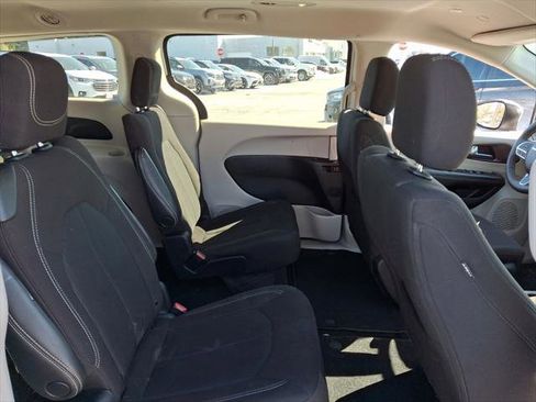 Certified 2023 Chrysler Voyager LX image 15
