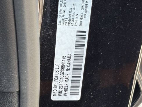 Used 2025 Chrysler Pacifica Limited FWD image 10