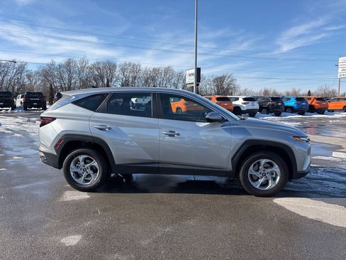 Used 2024 Hyundai Tucson SE image 2