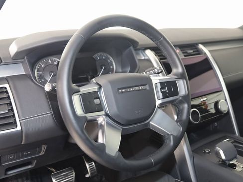 Used 2023 Land Rover Discovery S R-Dynamic image 6