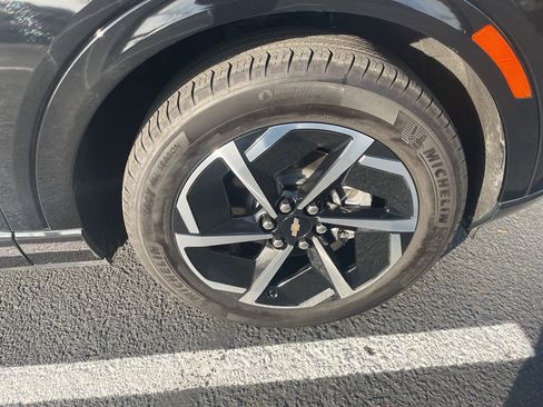 Used 2025 Chevrolet Equinox EV LT w/ Convenience Package image 10