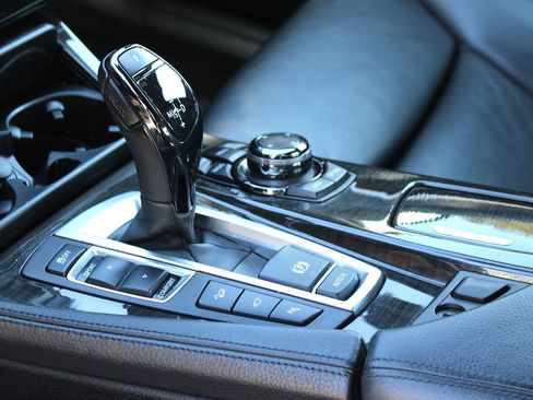 Used 2013 BMW 550i xDrive Sedan image 26