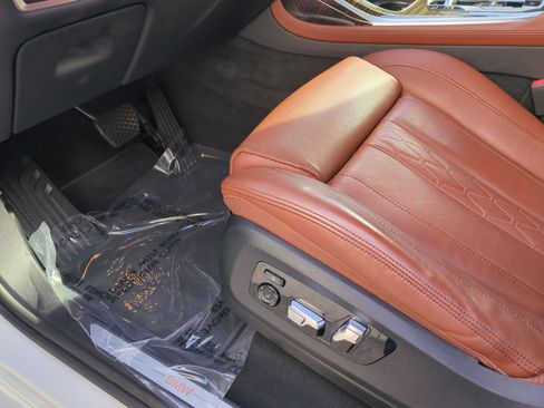 Used 2024 BMW X7 xDrive40i image 17