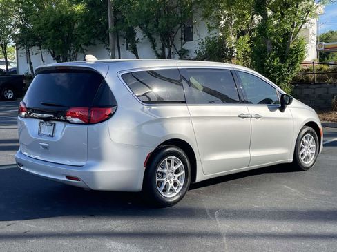 Used 2024 Chrysler Voyager LX image 7
