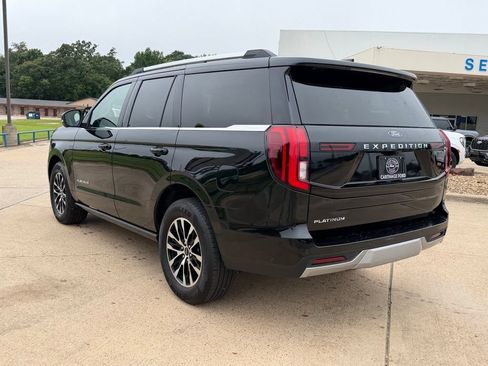 Used 2025 Ford Expedition Platinum AWD/4WD image 3