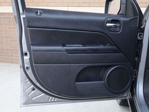 Used 2016 Jeep Patriot High Altitude AWD/4WD image 11