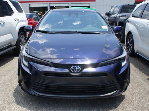 Used 2025 Toyota Corolla LE AWD/4WD image 2