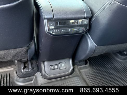 Used 2021 Toyota Highlander Platinum FWD image 24