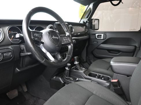 Used 2020 Jeep Wrangler Unlimited Sahara w/ Cold Weather Group AWD/4WD image 10