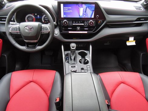 New 2025 Toyota Highlander XSE image 34