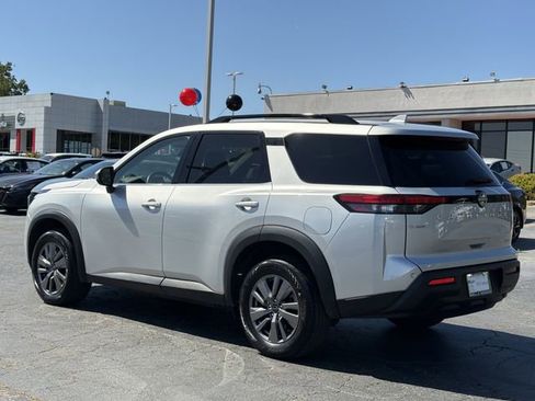Used 2025 Nissan Pathfinder SV AWD/4WD image 3