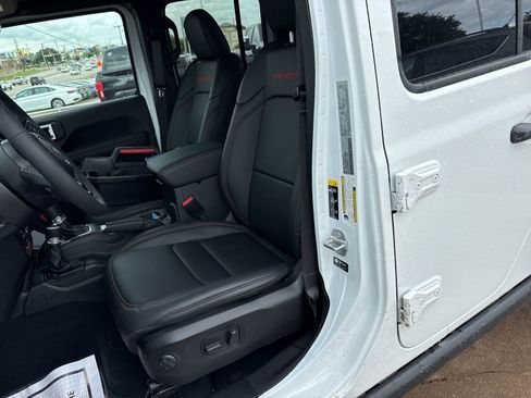 Used 2026 Jeep Gladiator Rubicon AWD/4WD image 11