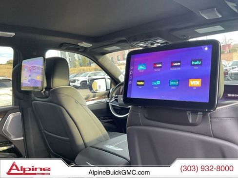 Used 2025 Cadillac Escalade Sport Platinum image 16