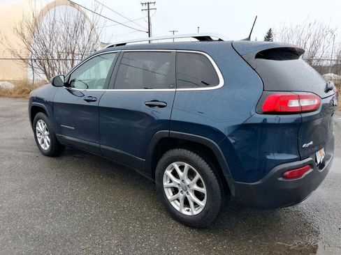 Certified 2018 Jeep Cherokee Latitude Plus w/ Cold Weather Group AWD/4WD image 6