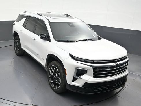 Used 2025 Chevrolet Traverse High Country FWD image 23