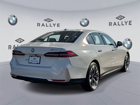 Certified 2025 BMW i5 xDrive40 w/ Premium Package image 4