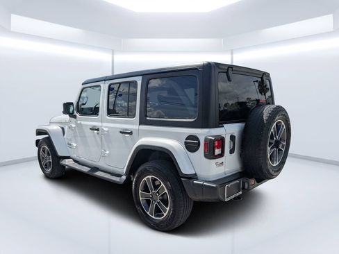 Used 2023 Jeep Wrangler Unlimited Sahara AWD/4WD image 5