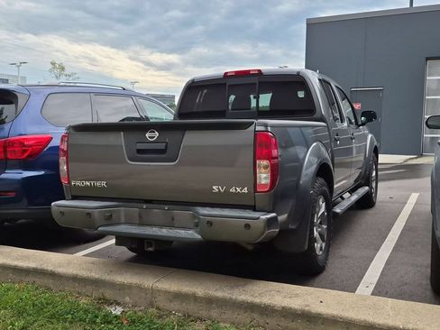 Used 2021 Nissan Frontier SV AWD/4WD image 2