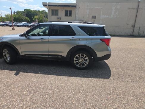Used 2023 Ford Explorer XLT w/ Equipment Group 202A AWD/4WD image 7