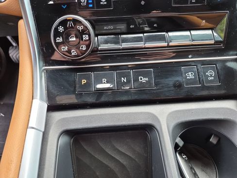 Used 2025 Nissan Armada Platinum Reserve AWD/4WD image 30