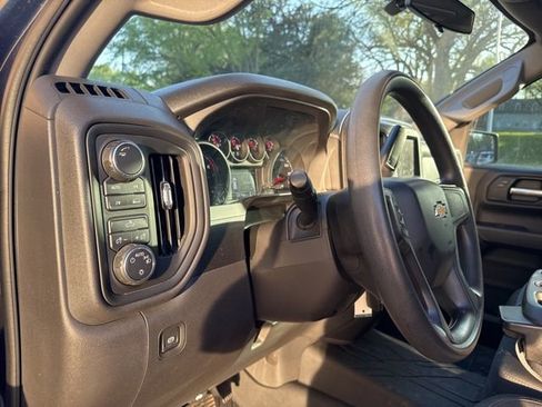 Used 2020 Chevrolet Silverado 1500 Custom w/ Custom Value Package image 12