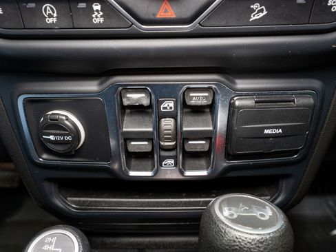 Used 2019 Jeep Wrangler Unlimited Sahara w/ LED Lighting Group image 19