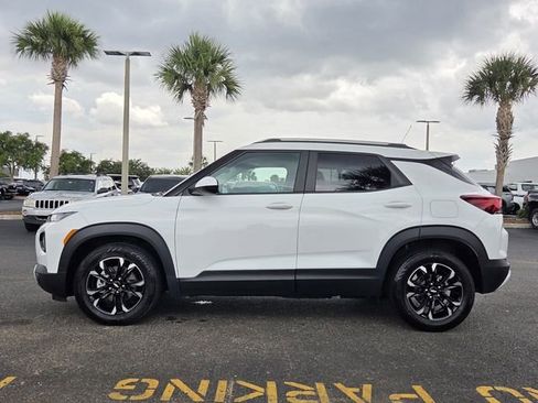 Certified 2022 Chevrolet TrailBlazer LT w/ Convenience Package FWD image 3