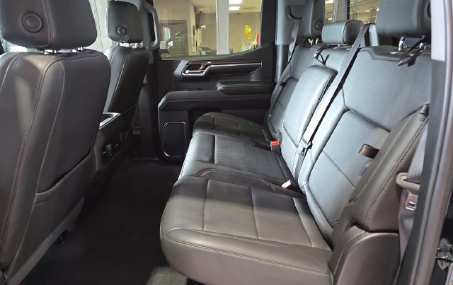 Used 2024 Chevrolet Silverado 1500 LT Trail Boss w/ LT Trail Boss Premium Package AWD/4WD image 10