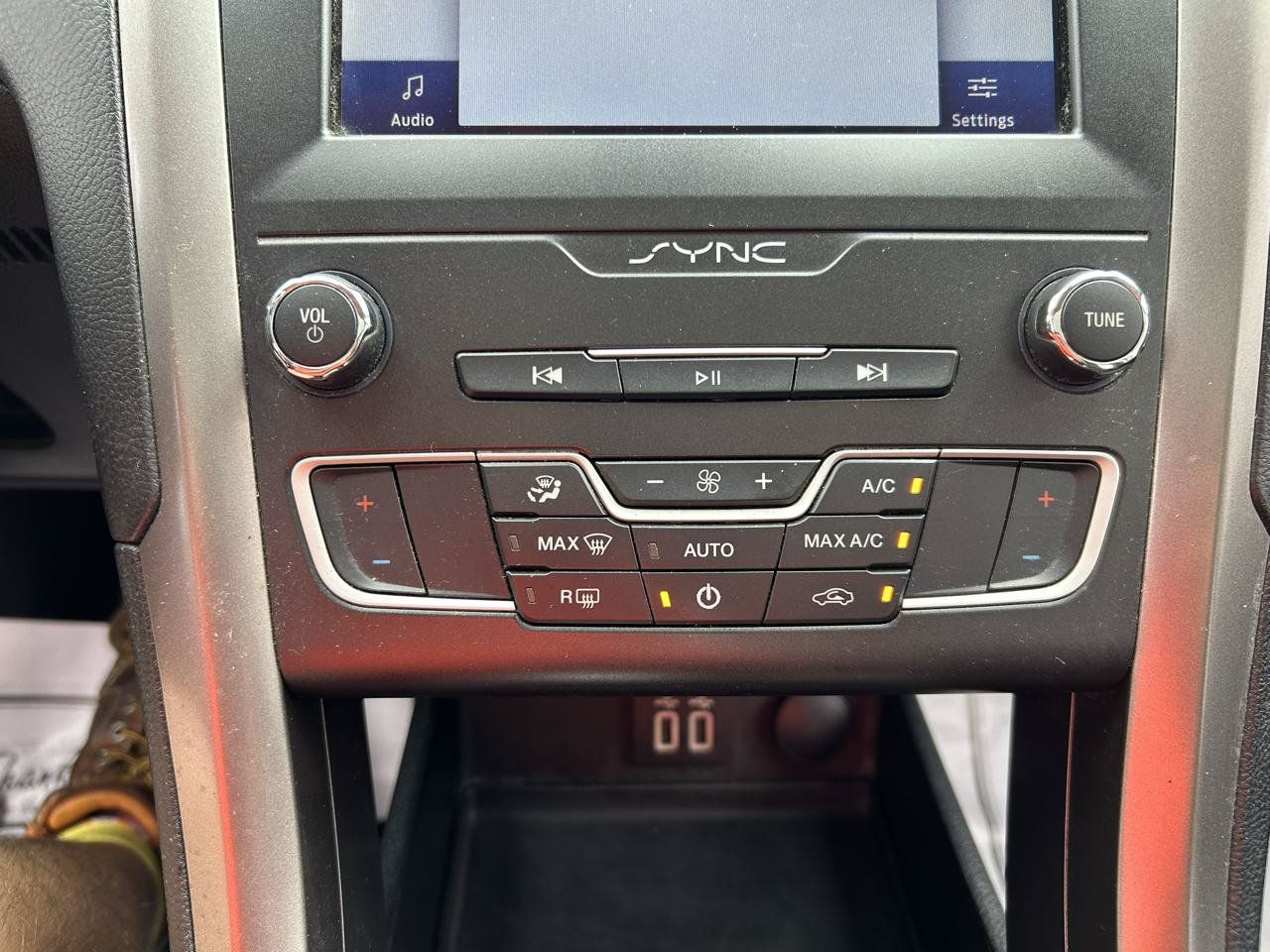 Used 2020 Ford Fusion SE FWD image 25