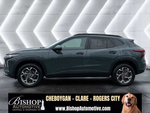 Used 2025 Chevrolet Trax LT FWD image 15