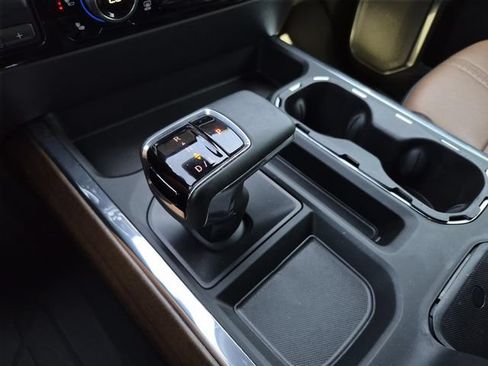 Used 2024 Chevrolet Silverado 1500 High Country w/ High Country Premium Package AWD/4WD image 43