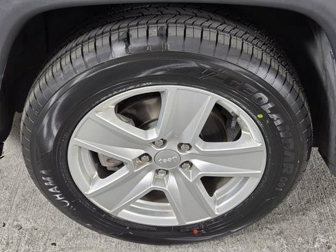 Used 2022 Jeep Compass Latitude FWD image 14