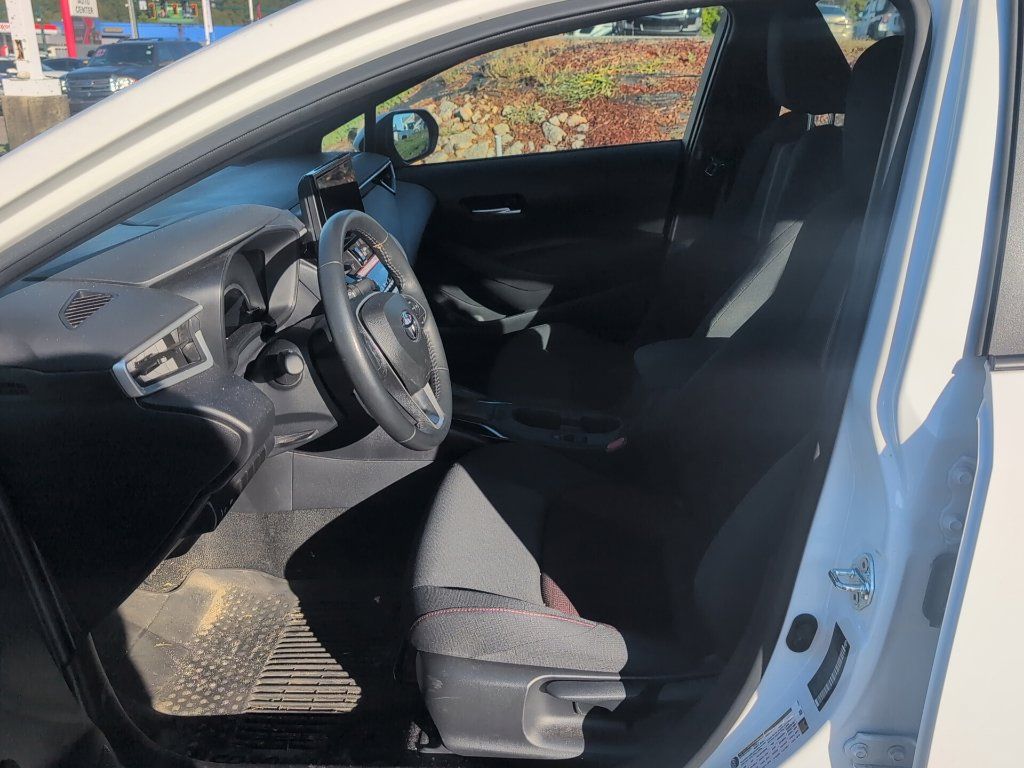 Used 2026 Toyota Corolla SE FWD image 2