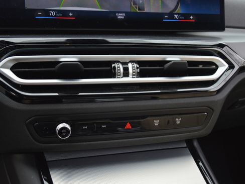 Used 2023 BMW 230i Coupe w/ Premium Package image 19