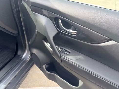 Used 2020 Nissan Rogue SV image 27