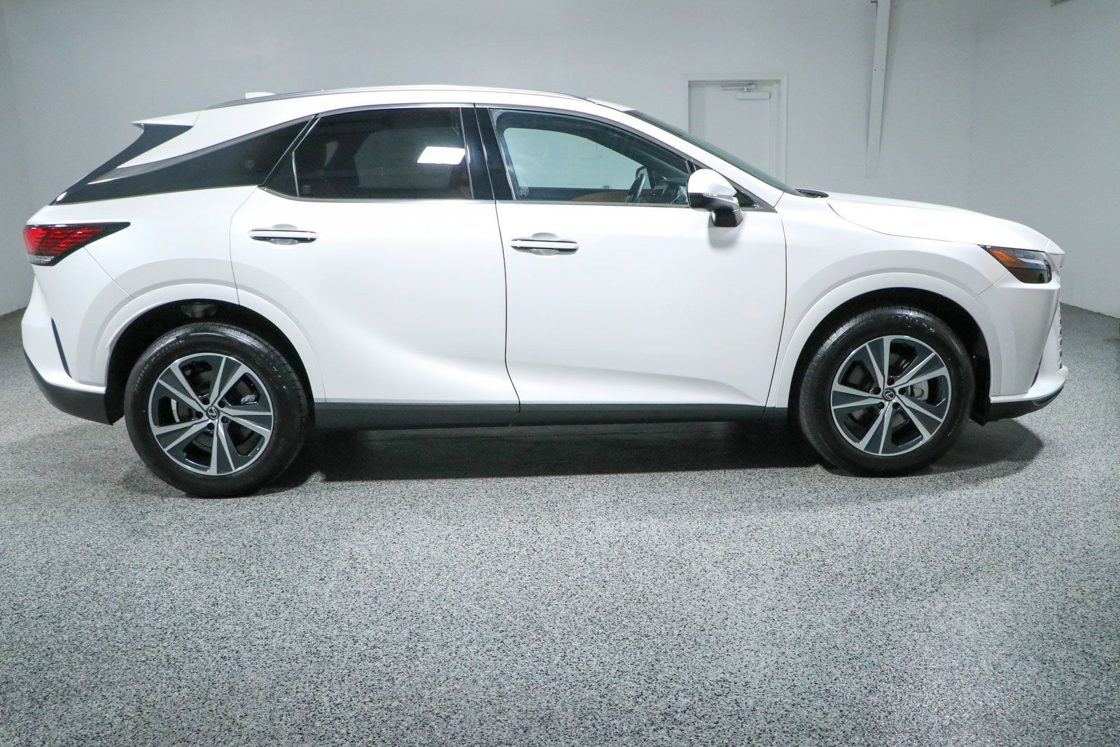Used 2025 Lexus RX 350 Premium w/ Accessory Package (Z1) FWD image 6