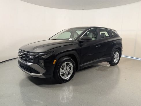 Certified 2026 Hyundai Tucson SE FWD image 3