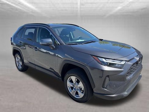 Used 2025 Toyota RAV4 XLE AWD/4WD image 8