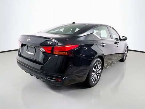 Used 2024 Nissan Altima 2.5 SV FWD image 4