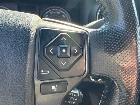 Used 2016 Toyota Tacoma TRD Off-Road AWD/4WD image 25